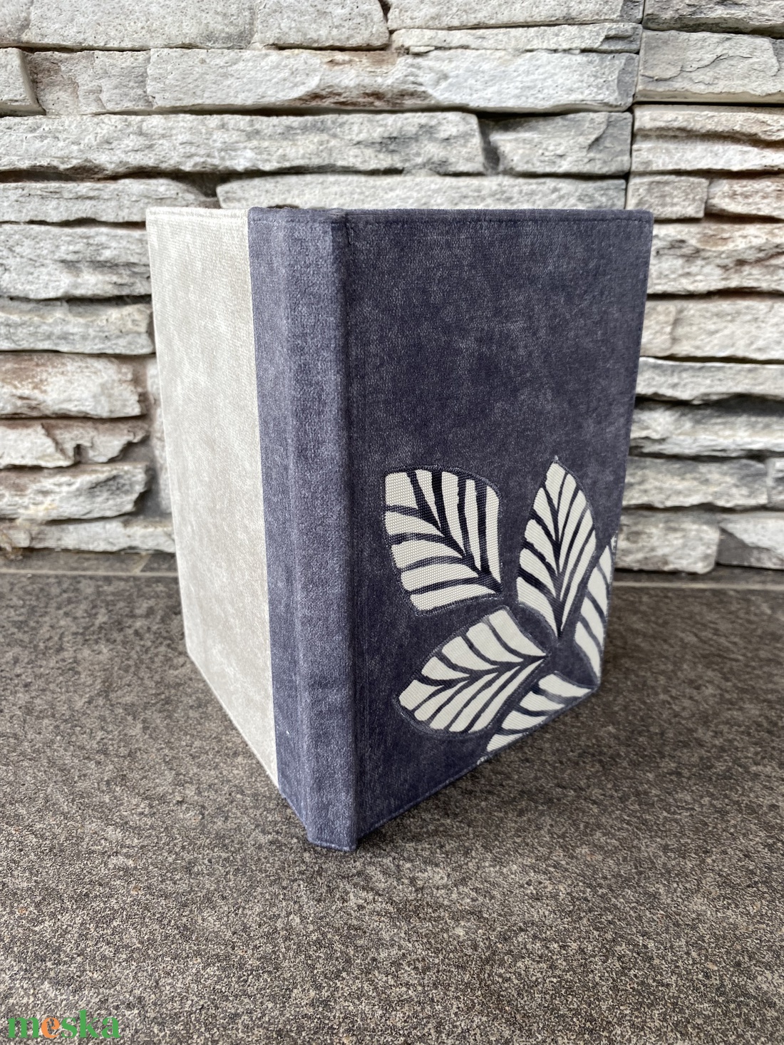 Sötétszürke mintás varrott, A5-ös notesz - otthon & életmód - papír, írószer - jegyzetfüzet & napló - Meska.hu