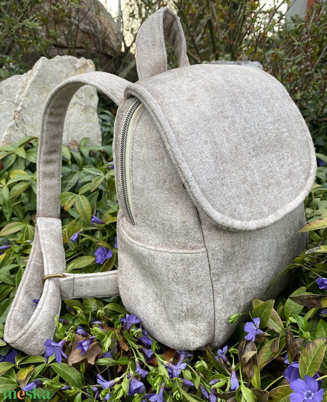 Homokszínű puha kicsi hátitáska - táska & tok - hátizsák - hátizsák - Meska.hu