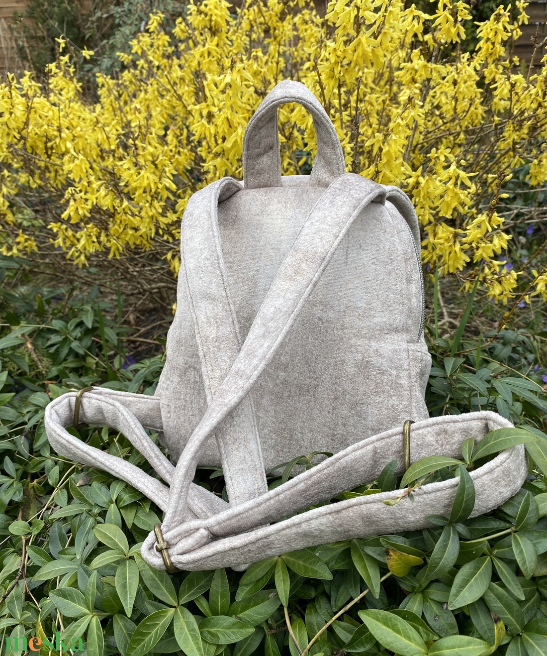 Homokszínű puha kicsi hátitáska - táska & tok - hátizsák - hátizsák - Meska.hu