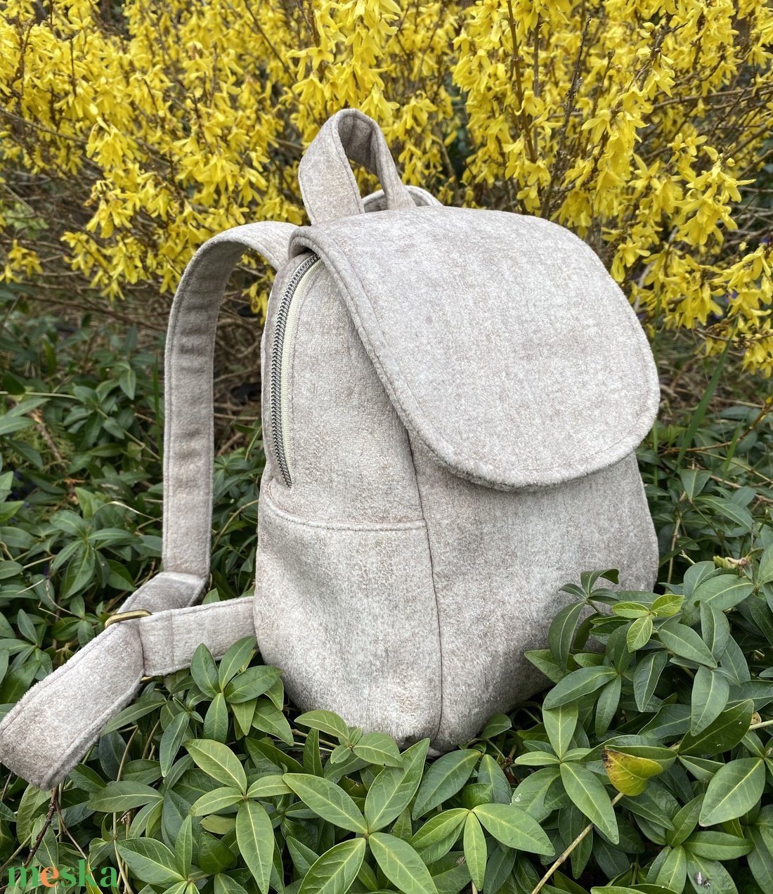 Homokszínű puha kicsi hátitáska - táska & tok - hátizsák - hátizsák - Meska.hu