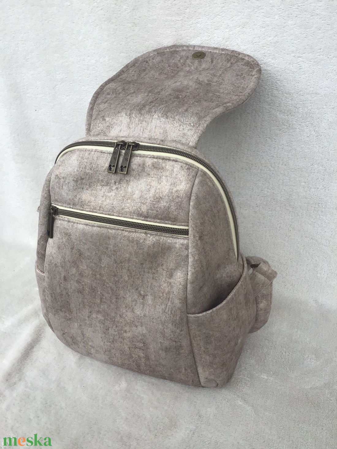 Rejtett cippzáros! - Homokszínű puha hátitáska - táska & tok - hátizsák - hátizsák - Meska.hu