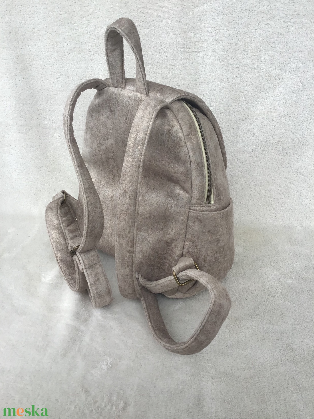 Rejtett cippzáros! - Homokszínű puha hátitáska - táska & tok - hátizsák - hátizsák - Meska.hu