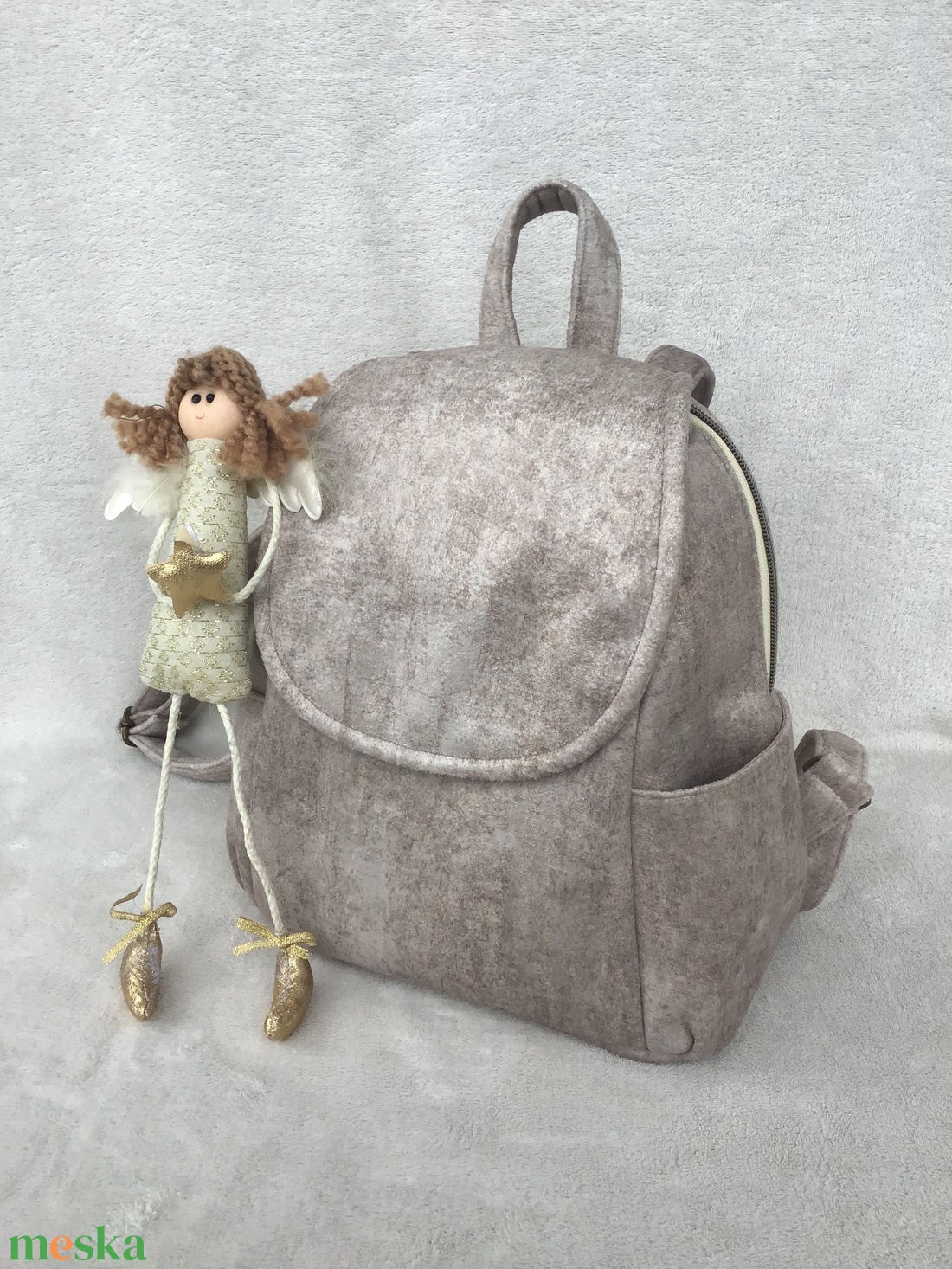 Rejtett cippzáros! - Homokszínű puha hátitáska - táska & tok - hátizsák - hátizsák - Meska.hu