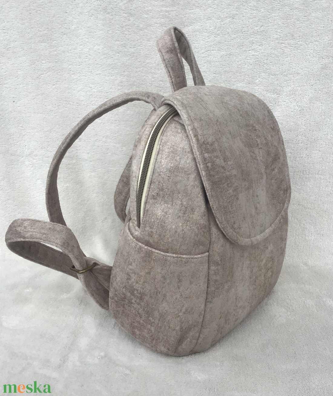 Rejtett cipzár húzókás! - Homokszínű puha hátitáska - táska & tok - hátizsák - hátizsák - Meska.hu