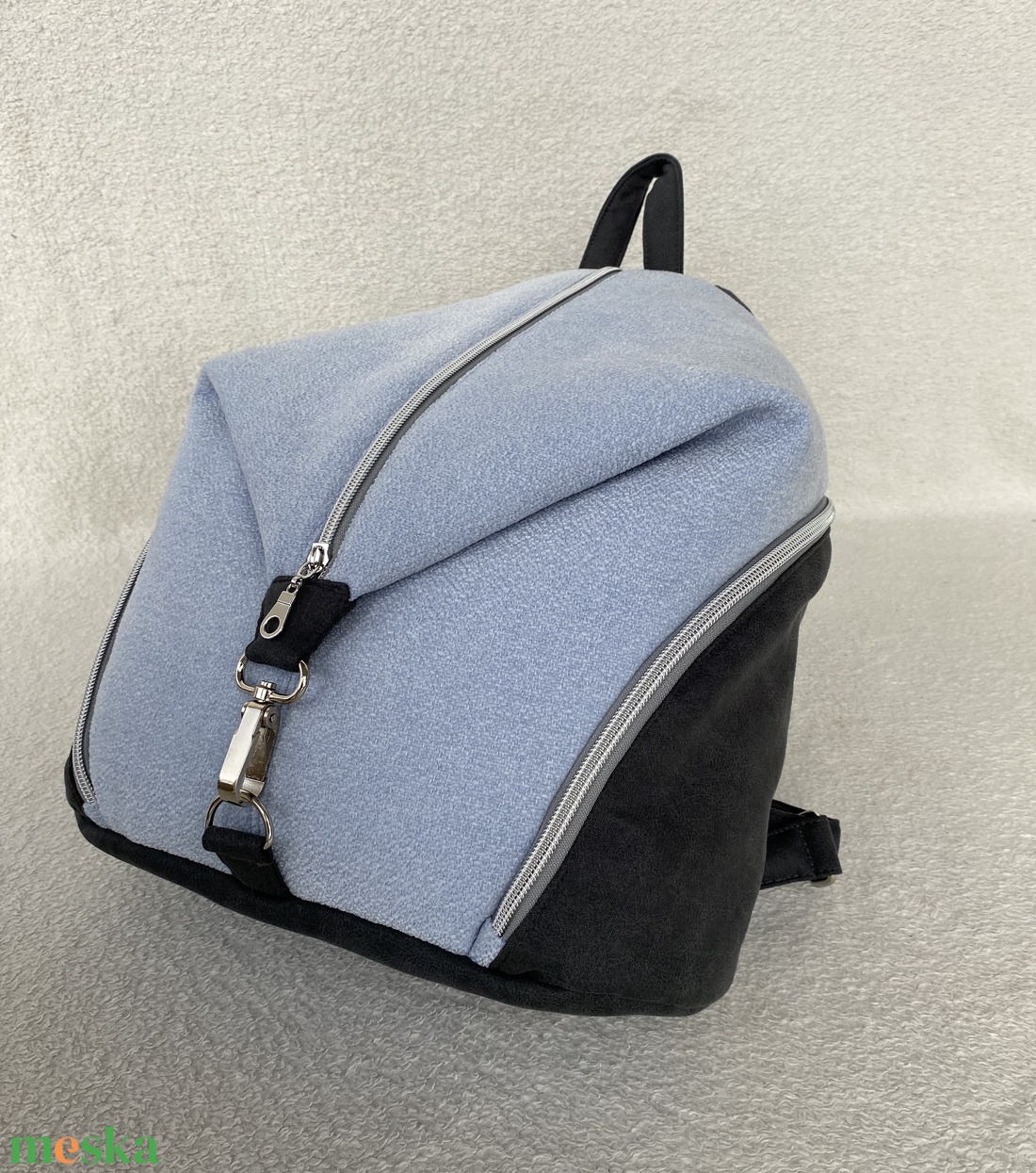 Egyedi megjelenésű hamvaskék és sötétszürke hátitáska - táska & tok - hátizsák - hátizsák - Meska.hu