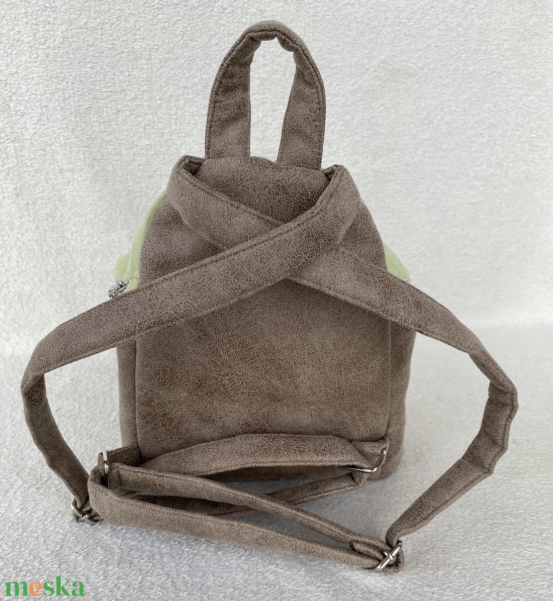 Egyedi megjelenésű kis világoszöld és drapp hátitáska - táska & tok - hátizsák - hátizsák - Meska.hu