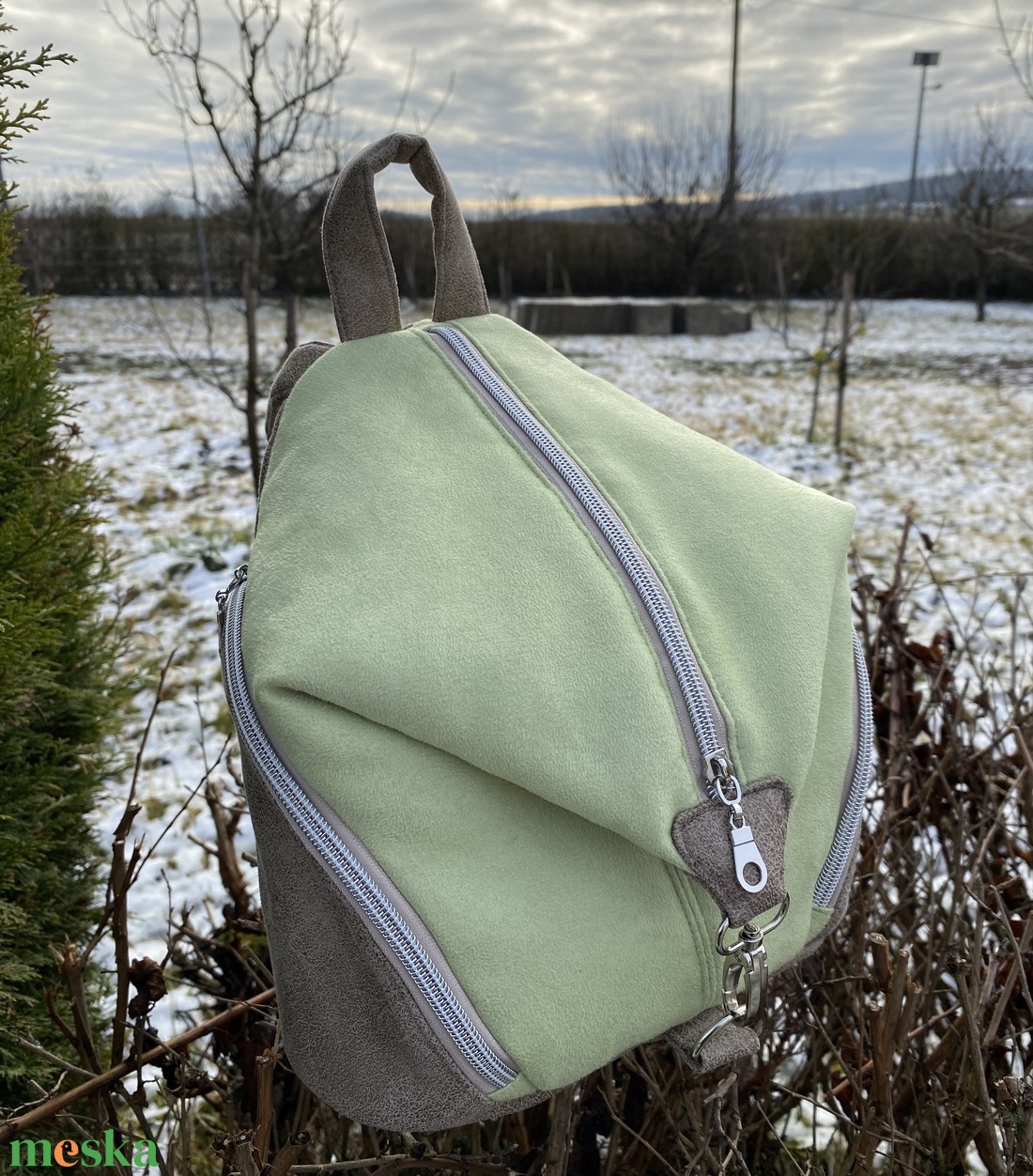 Egyedi megjelenésű kis világoszöld és drapp hátitáska - táska & tok - hátizsák - hátizsák - Meska.hu
