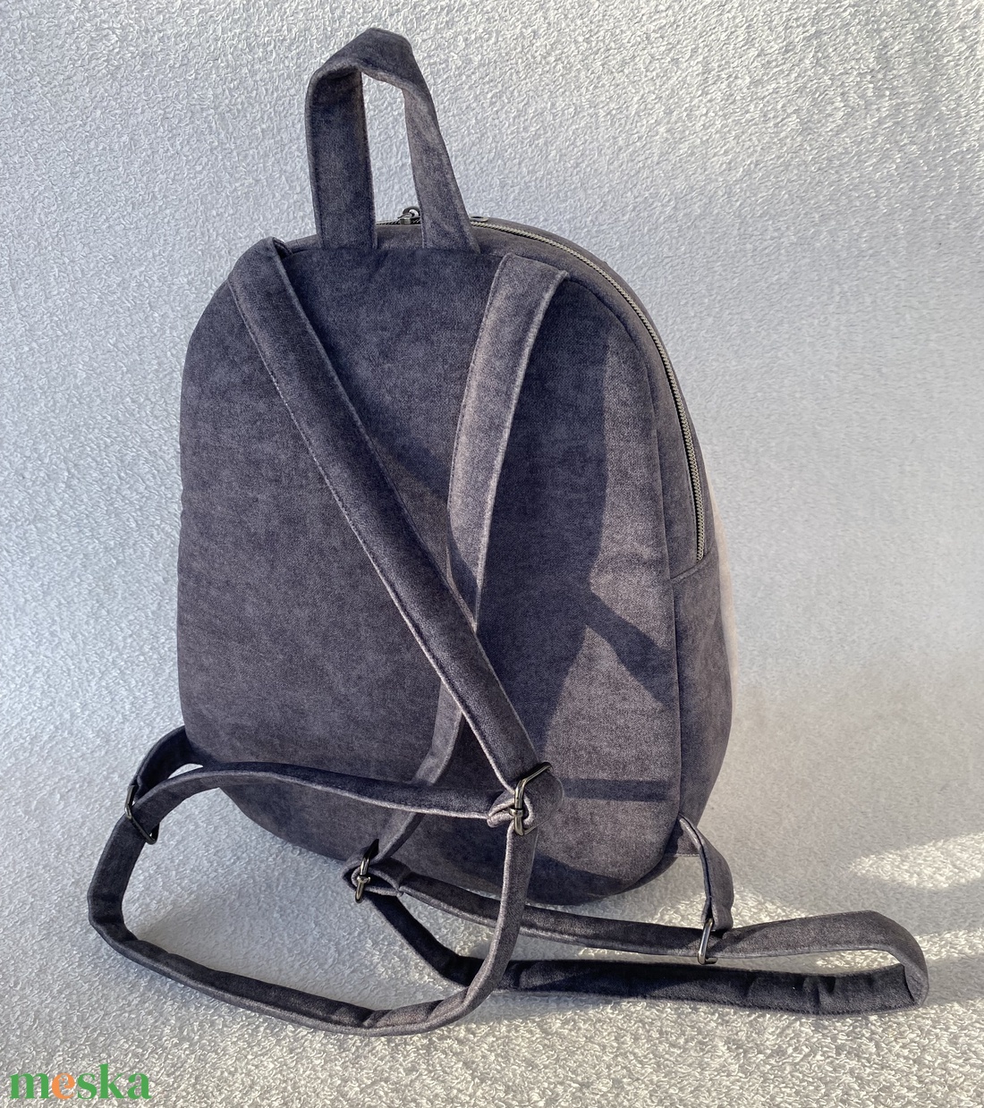 Elegáns, geometrikus mintás hátitáska � szürke�bordó árnyalatokban - táska & tok - hátizsák - hátizsák - Meska.hu