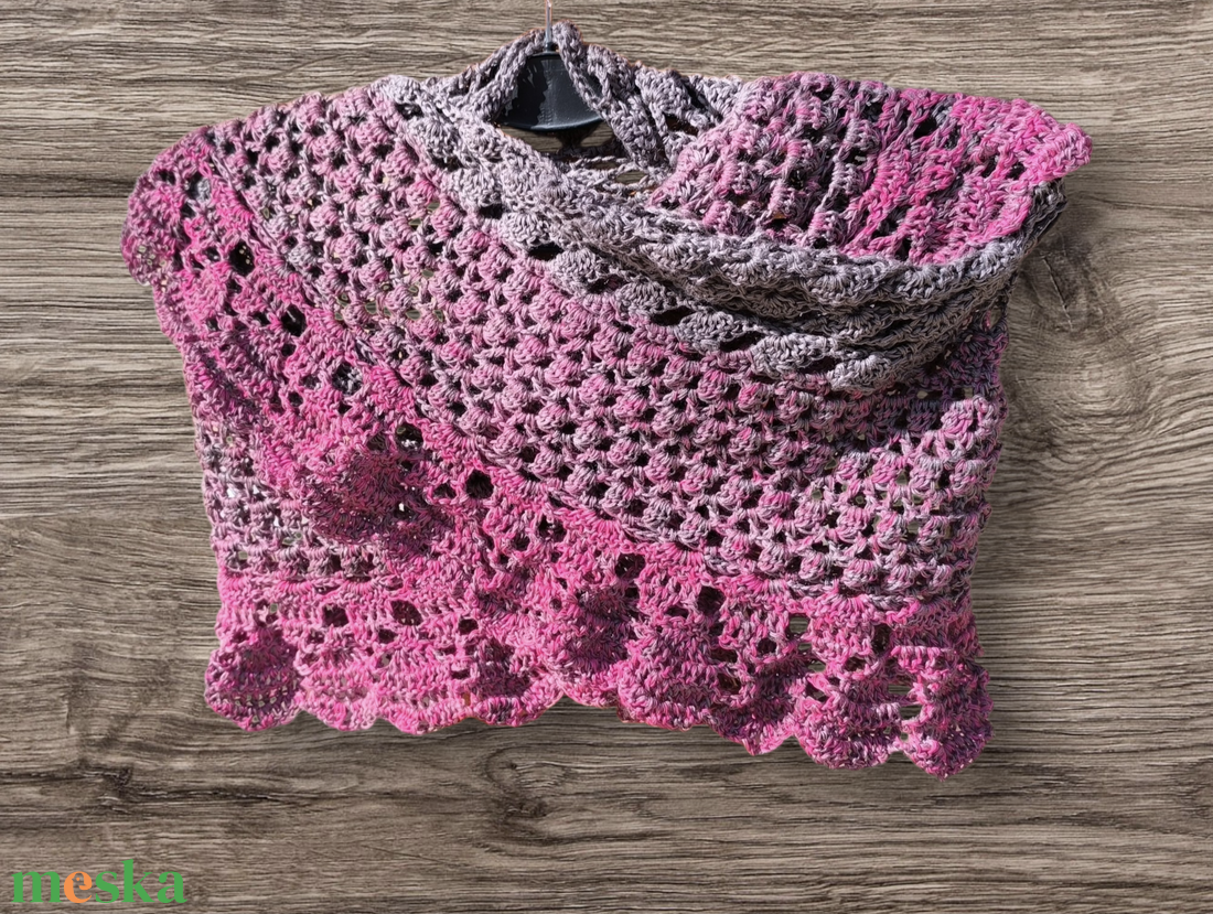 Horgolt félhold sál - ruha & divat - sál, sapka, kendő - sál - Meska.hu