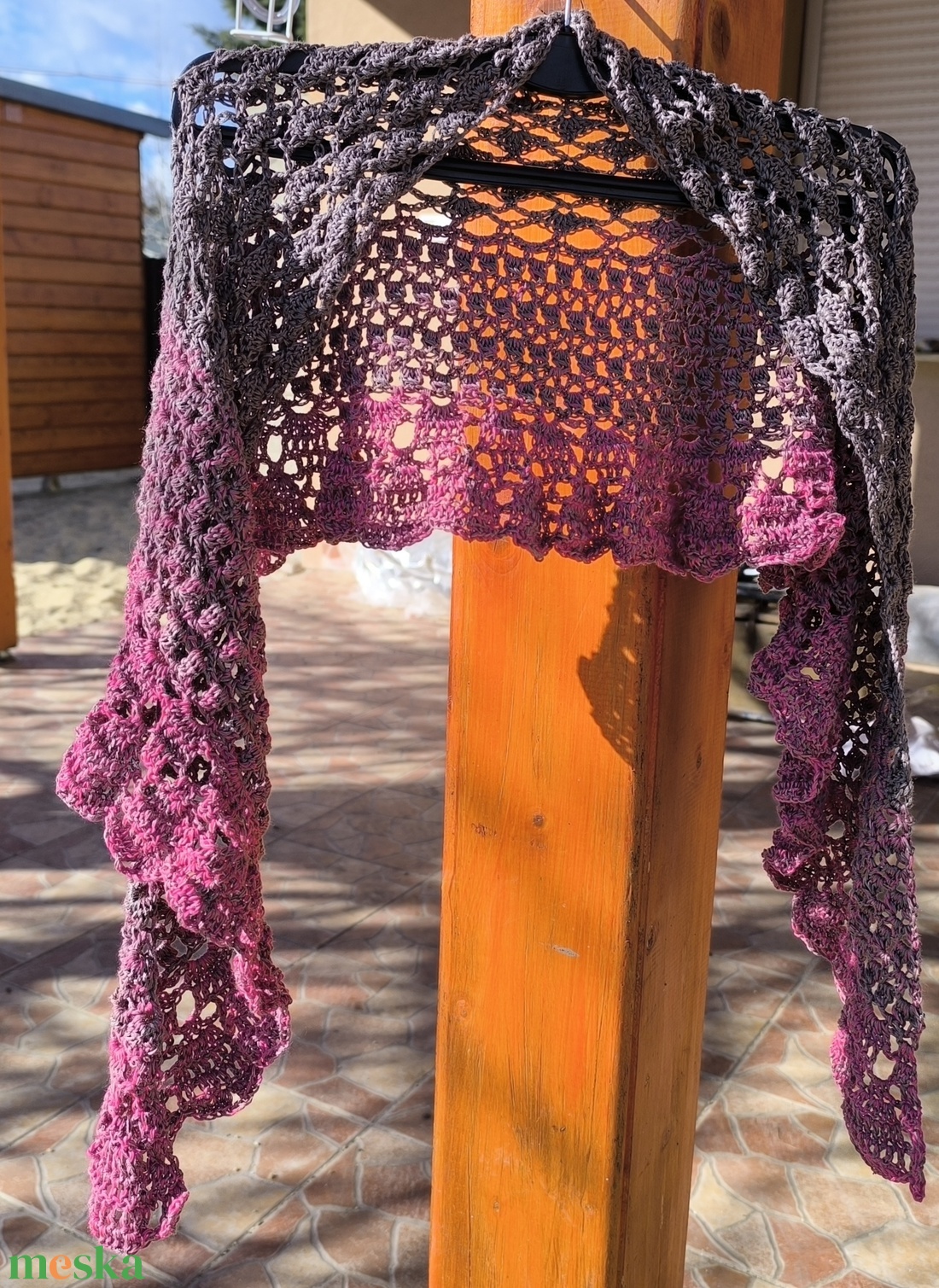 Horgolt félhold sál - ruha & divat - sál, sapka, kendő - sál - Meska.hu