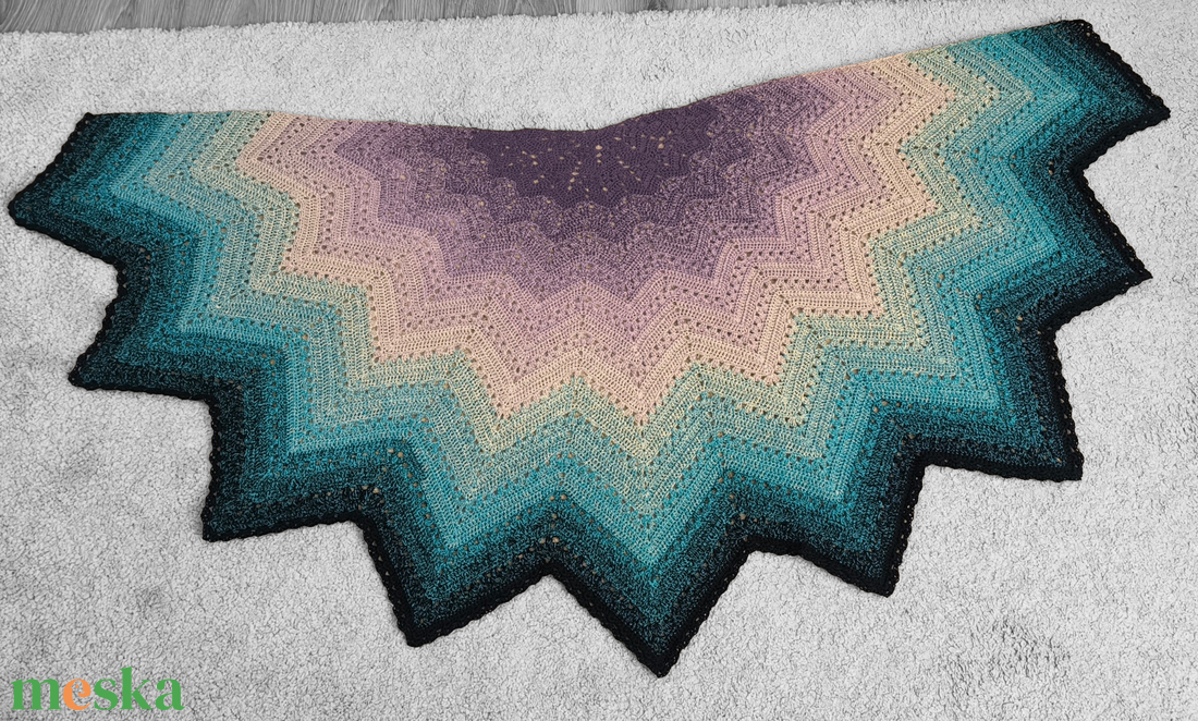 Horgolt vállkendő - ruha & divat - sál, sapka, kendő - kendő - Meska.hu