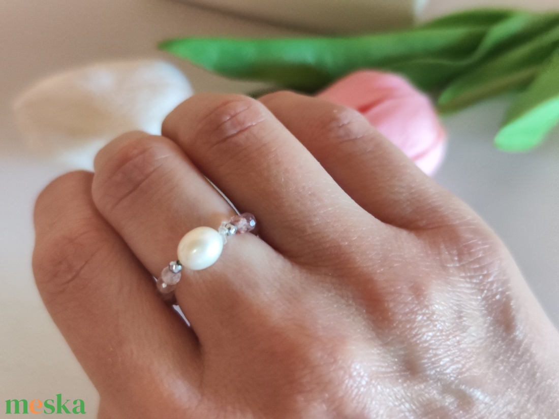 Tenyésztett gyöngy-eperkvarc-ametiszt gyűrű! - ékszer - gyűrű - gyöngyös gyűrű - Meska.hu