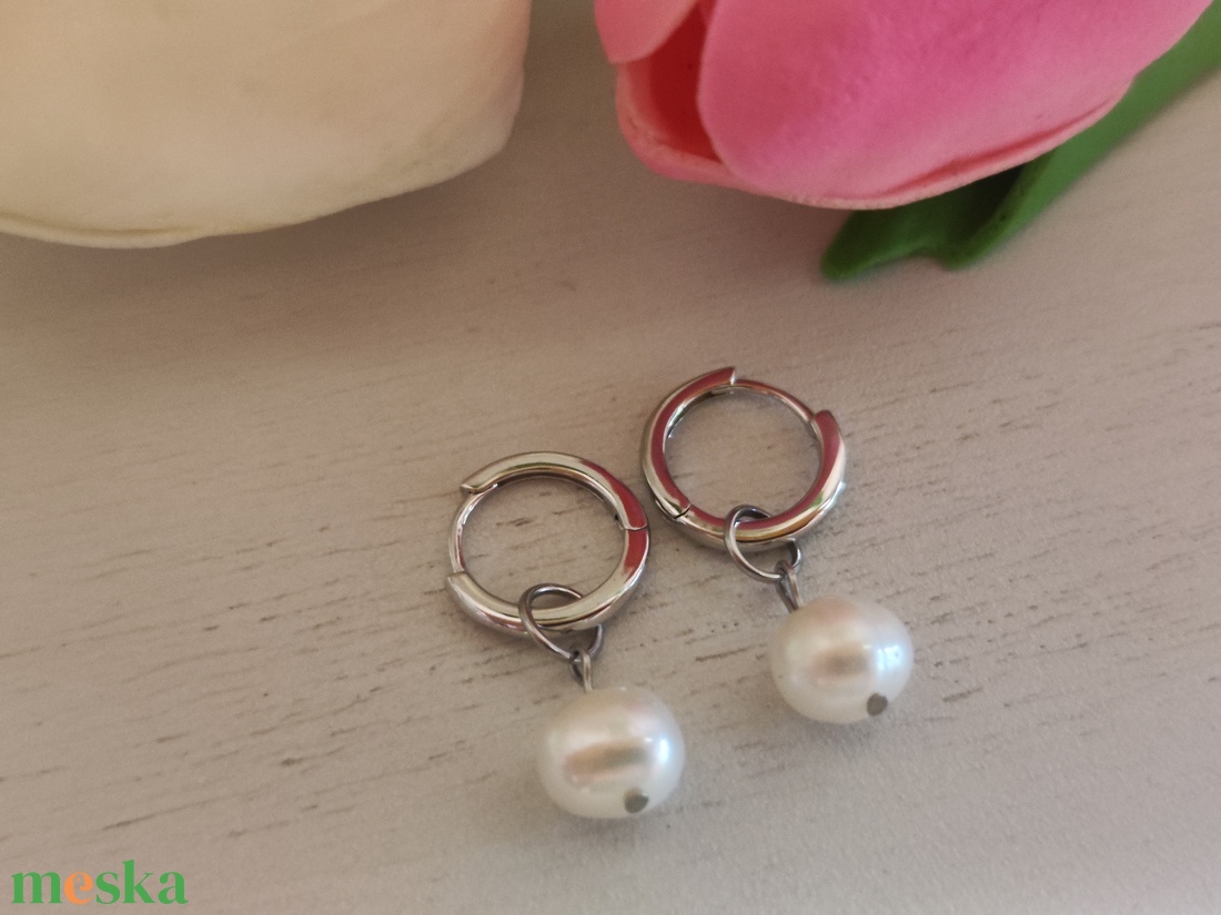 Elegáns S925 ezüst fülbevaló, tenyésztett gyönggyel! - ékszer - fülbevaló - lógós kerek fülbevaló - Meska.hu Elegáns S925 ezüst fülbevaló, tenyésztett gyönggyel! - ékszer - fülbevaló - lógós kerek fülbevaló - Meska.hu