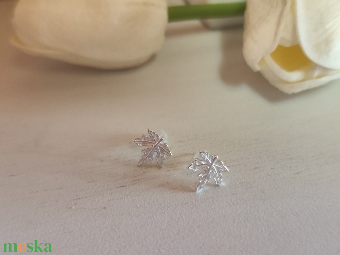 S925 ezüst leveles fülbevaló tenyésztett gyönggyel! - ékszer - fülbevaló - lógós kerek fülbevaló - Meska.hu S925 ezüst leveles fülbevaló tenyésztett gyönggyel! - ékszer - fülbevaló - lógós kerek fülbevaló - Meska.hu