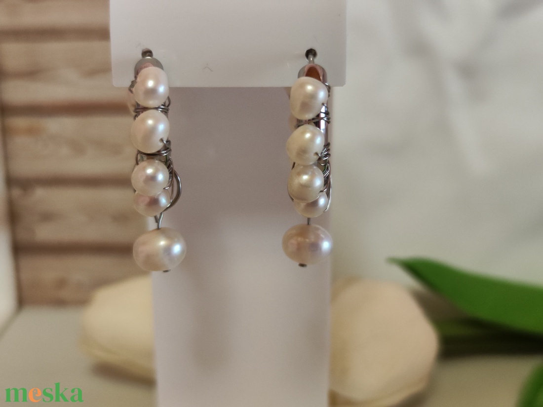 Egyedi, nemesacél fülbevaló, tenyésztett gyöngyökkel! - ékszer - fülbevaló - karika fülbevaló - Meska.hu