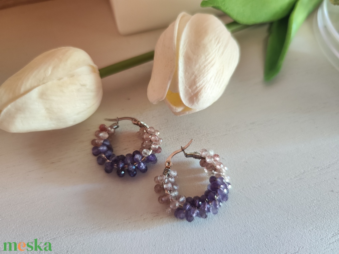 Egyedi nemesacél fülbevaló, Ametiszt-Eperkvarc ásvány gyöngyökkel! - ékszer - fülbevaló - karika fülbevaló - Meska.hu