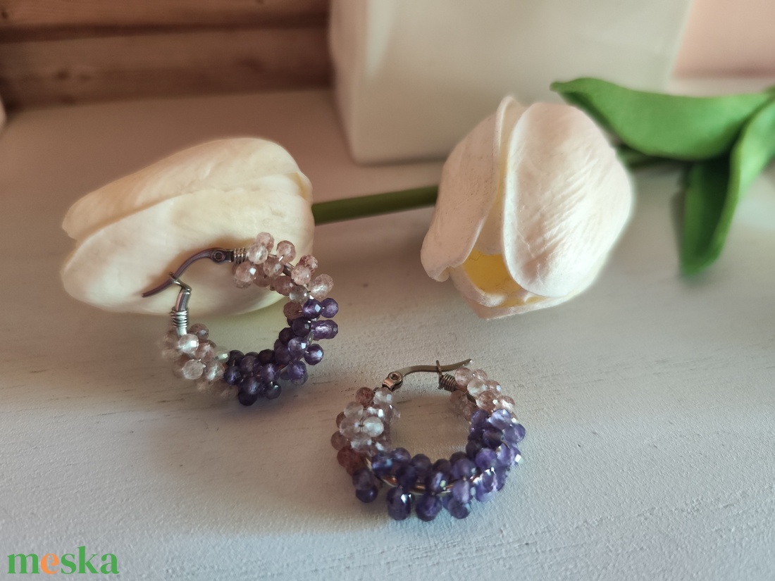 Egyedi nemesacél fülbevaló, Ametiszt-Eperkvarc ásvány gyöngyökkel! - ékszer - fülbevaló - karika fülbevaló - Meska.hu
