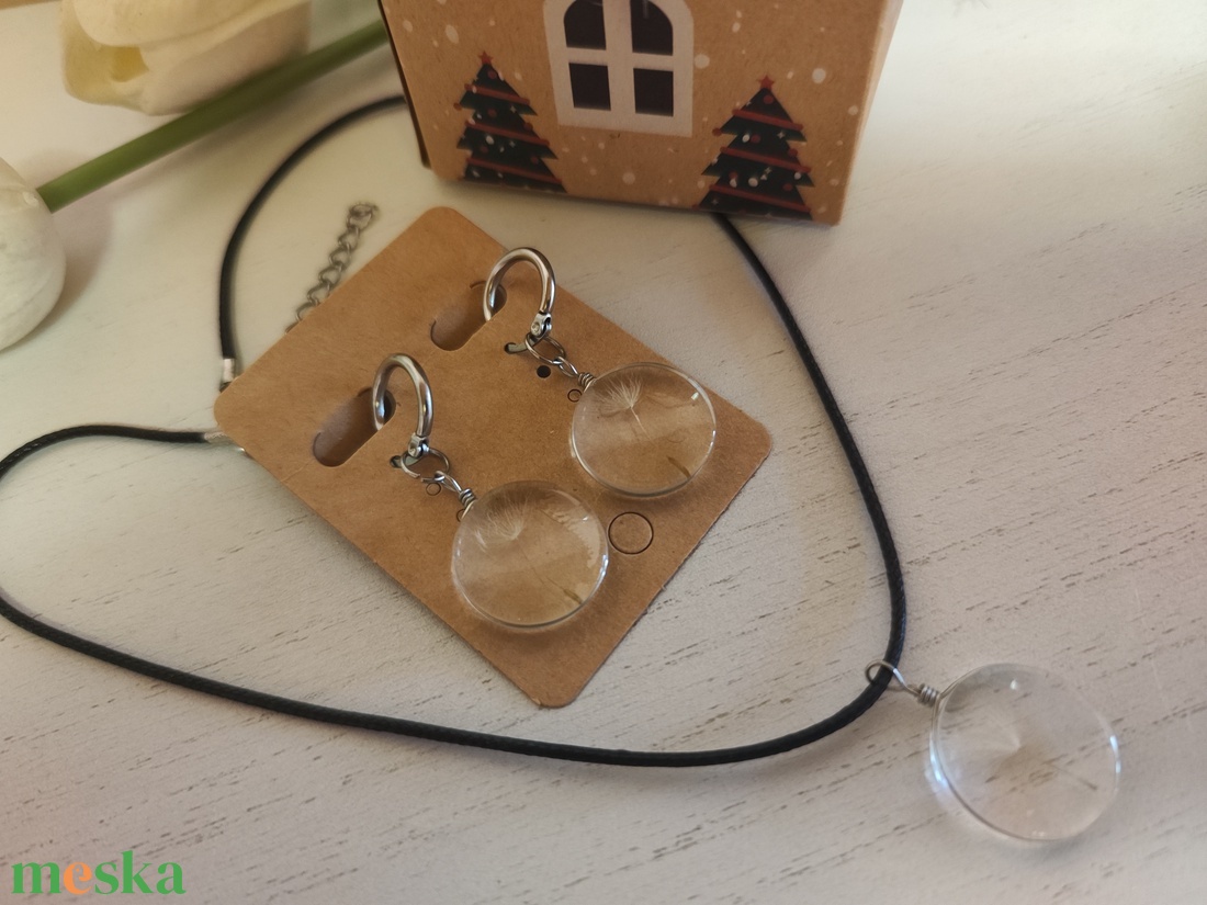 Egyedi pitypang nyaklánc és fülbevaló szett, díszvsomagolással. - ékszer - ékszerszett - Meska.hu