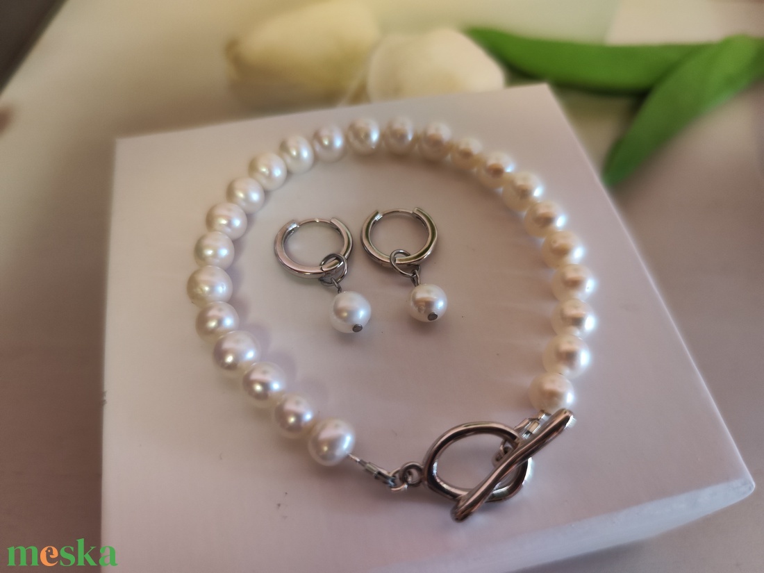 Egyedi, tenyésztett gyöngy karkötő és fülbevaló szett, mágneses díszdobozban! - ékszer - ékszerszett - Meska.hu