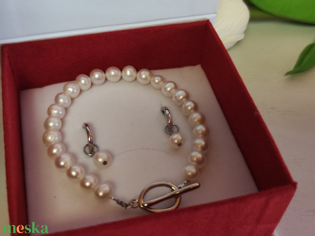 Egyedi, tenyésztett gyöngy karkötő és fülbevaló szett, mágneses díszdobozban! - ékszer - ékszerszett - Meska.hu