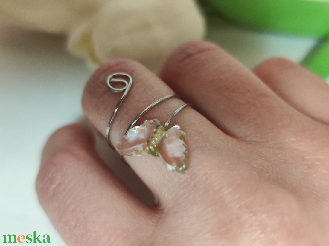 Egyedi kézzel hajlított gyűrű, pillangó medállal. - ékszer - gyűrű - statement gyűrű - Meska.hu