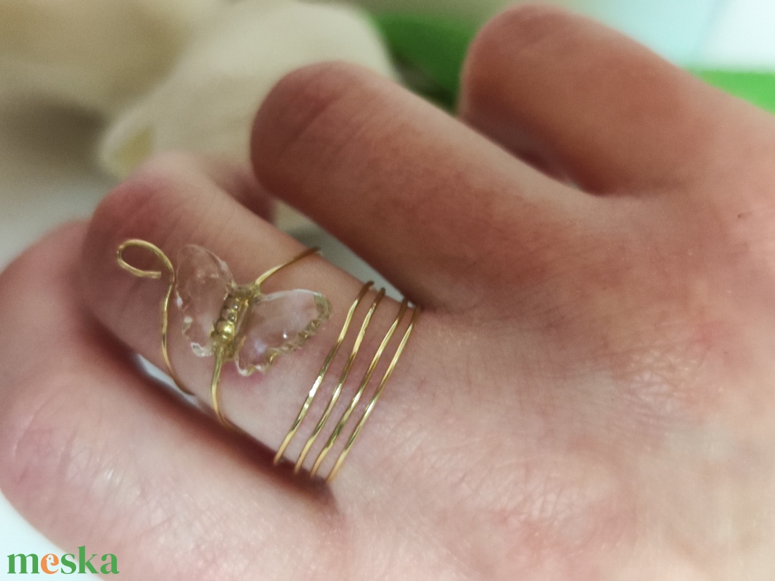 Egyedi, kézzel készült gyűrű, pillangó medállal. - ékszer - gyűrű - statement gyűrű - Meska.hu