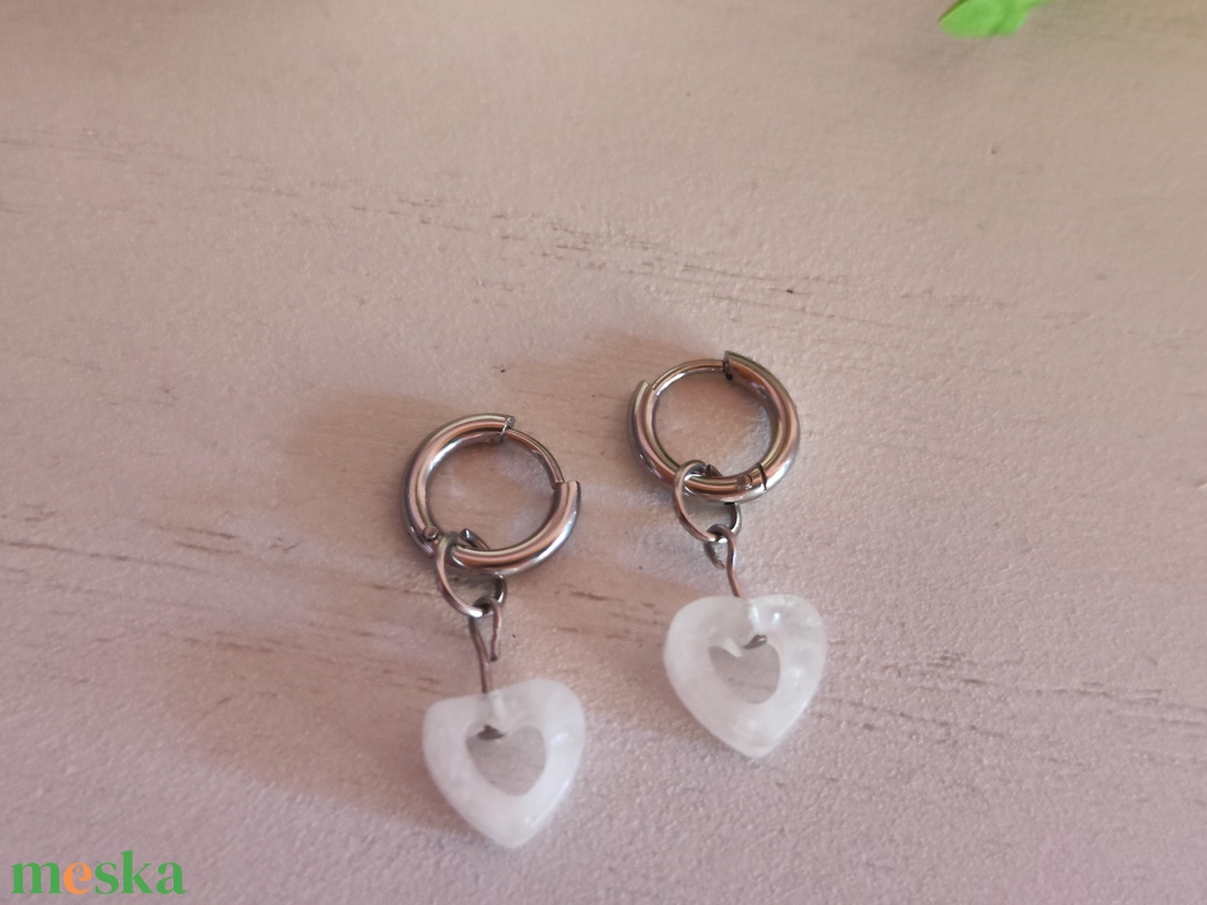 Nemesacél fülbevaló, hegyikristály szív medállal! - ékszer - fülbevaló - lógó fülbevaló - Meska.hu