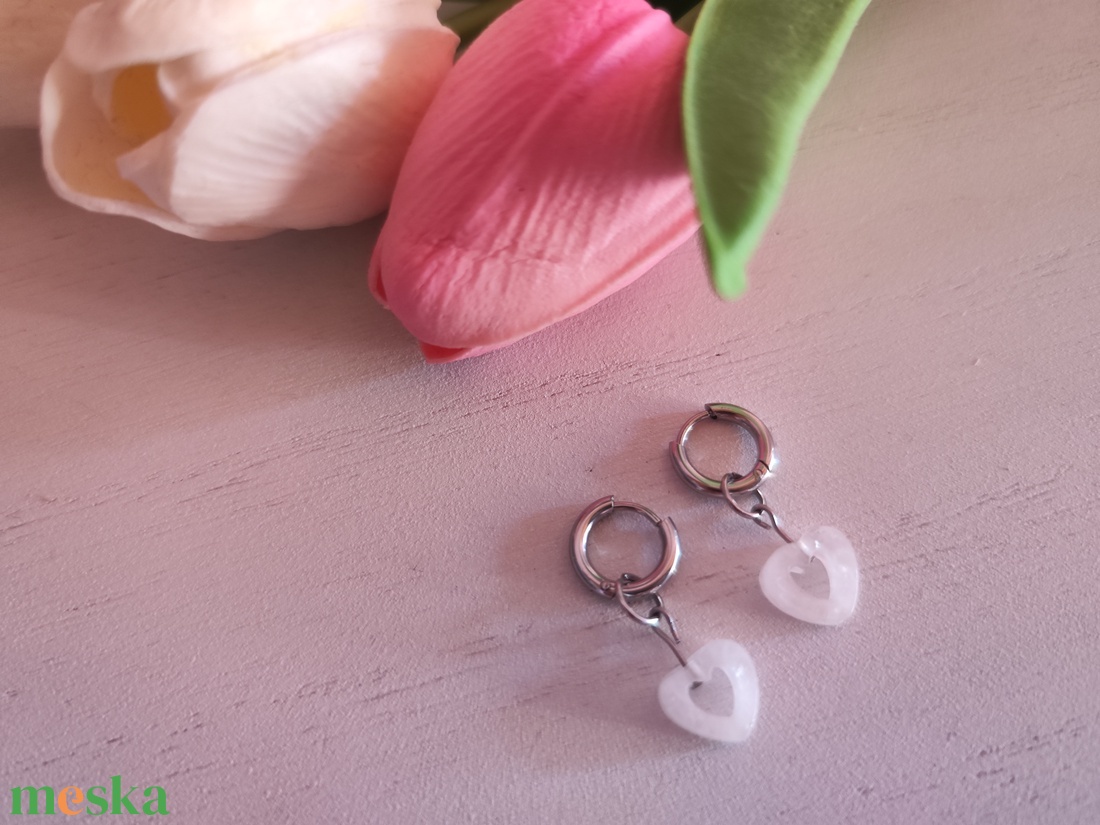 Nemesacél fülbevaló, hegyikristály szív medállal! - ékszer - fülbevaló - lógó fülbevaló - Meska.hu