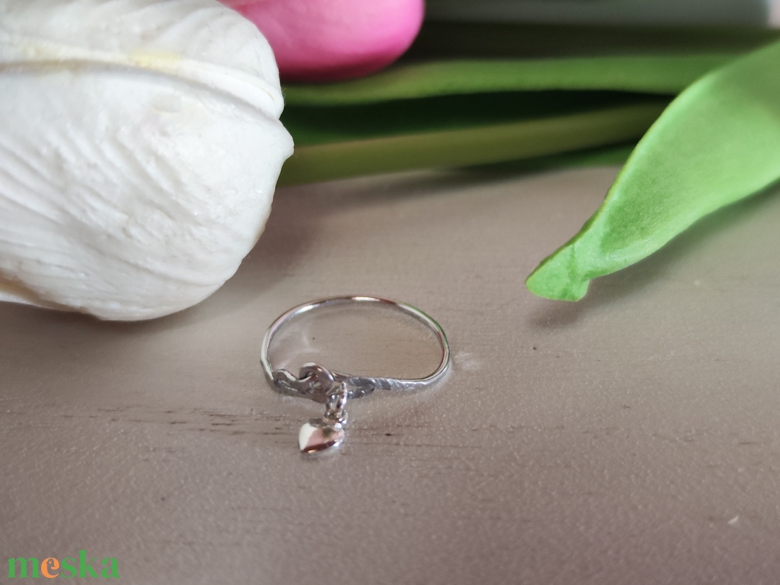 Egyedi gyűrű, S925 ezüst medállal. - ékszer - gyűrű - gyöngyös gyűrű - Meska.hu