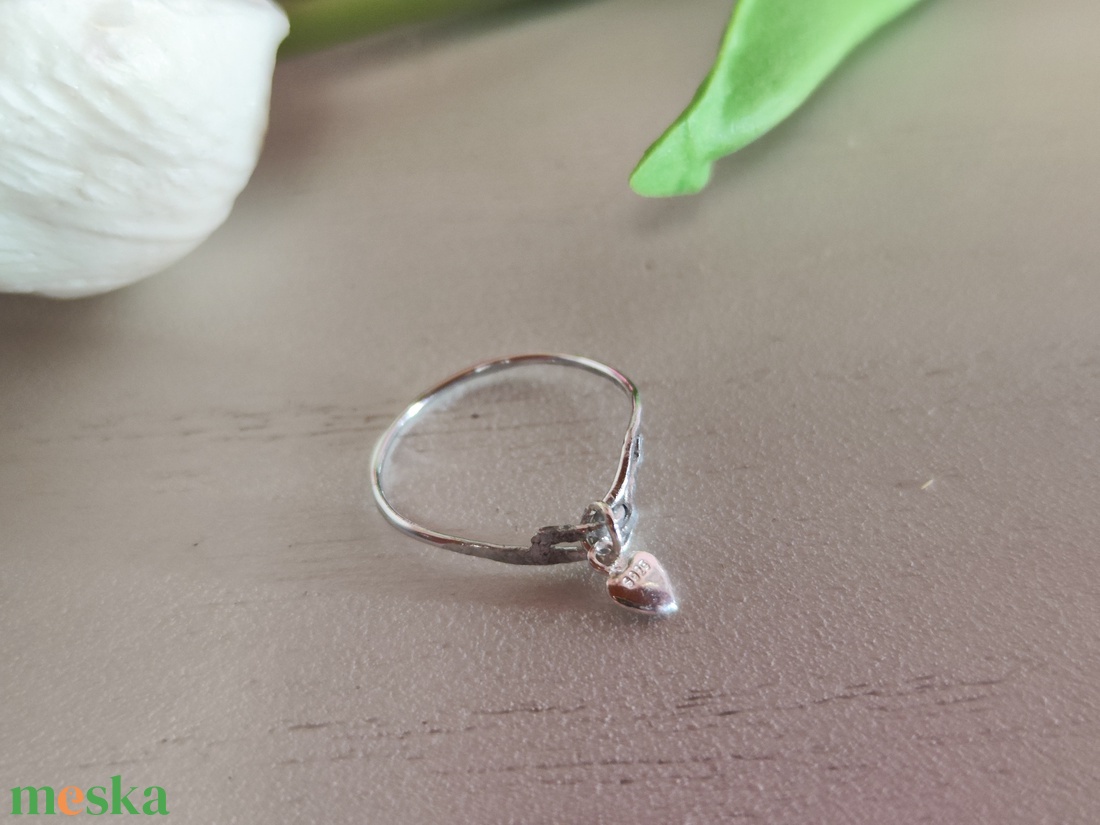 Egyedi gyűrű, S925 ezüst medállal. - ékszer - gyűrű - gyöngyös gyűrű - Meska.hu