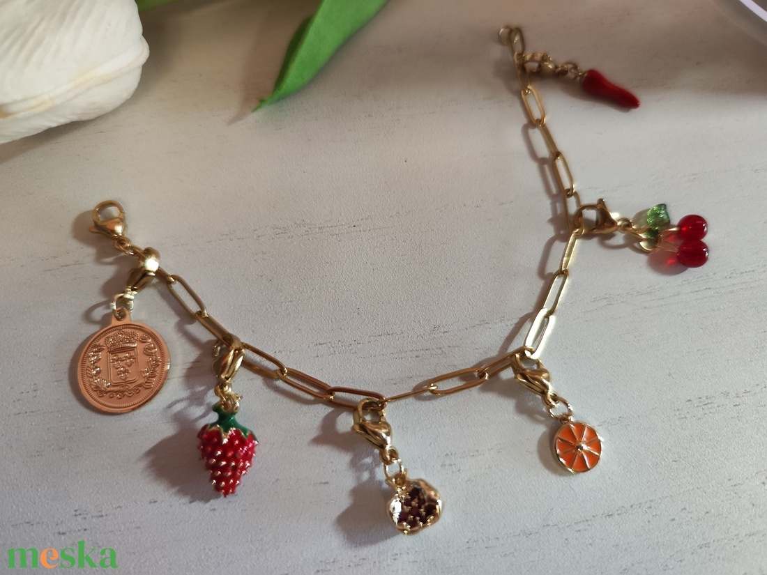 Kézműves nemesacél charm karkötő � egyedi gyümölcsös díszítéssel! - ékszer - karkötő - charm karkötő - Meska.hu