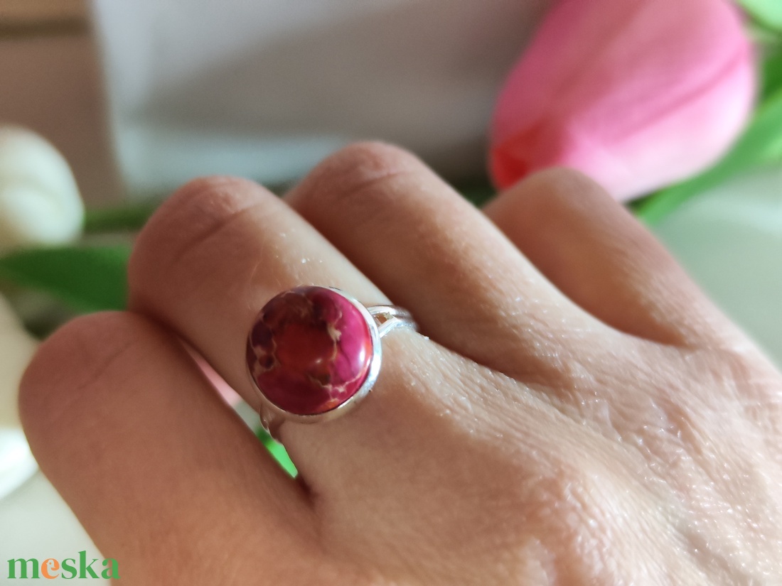 Nemesacél állítható cabochon gyűrű vörös jáspis kővel � 12 mm - ékszer - gyűrű - gyöngyös gyűrű - Meska.hu