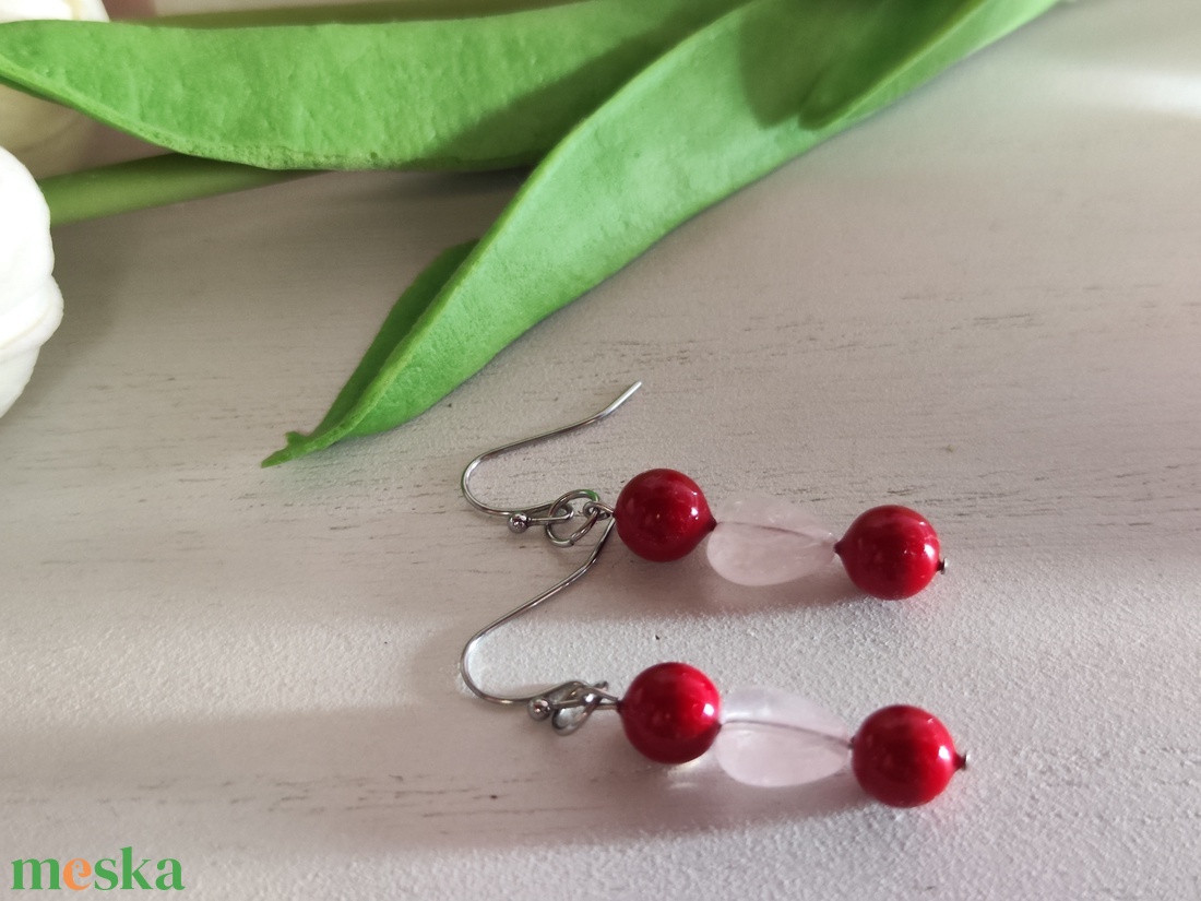 Nemesacél fülbevaló rózsakvarc szívvel és meggypiros gyönggyel! - ékszer - fülbevaló - lógó fülbevaló - Meska.hu