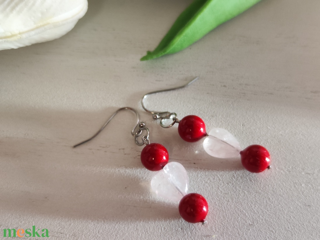 Nemesacél fülbevaló rózsakvarc szívvel és meggypiros gyönggyel! - ékszer - fülbevaló - lógó fülbevaló - Meska.hu