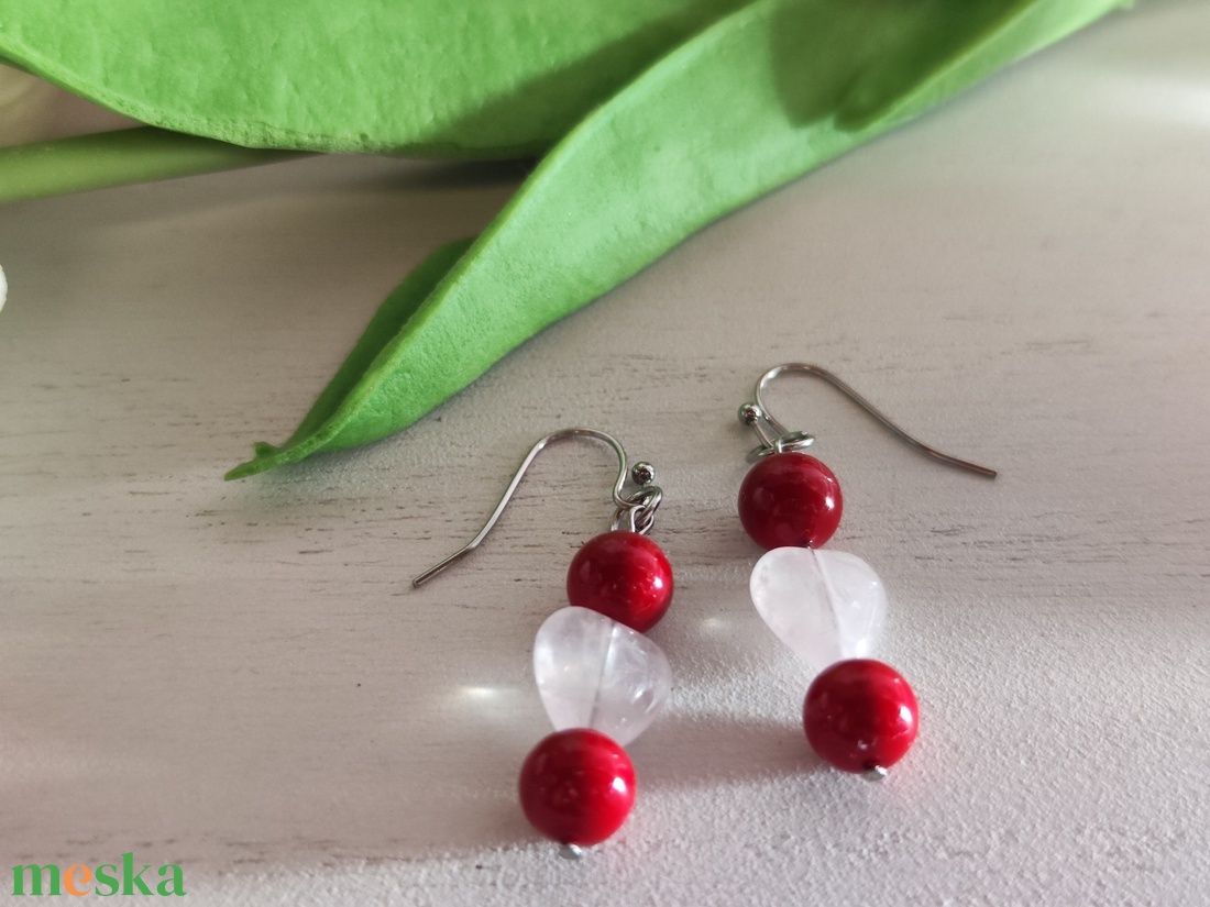 Nemesacél fülbevaló rózsakvarc szívvel és meggypiros gyönggyel! - ékszer - fülbevaló - lógó fülbevaló - Meska.hu