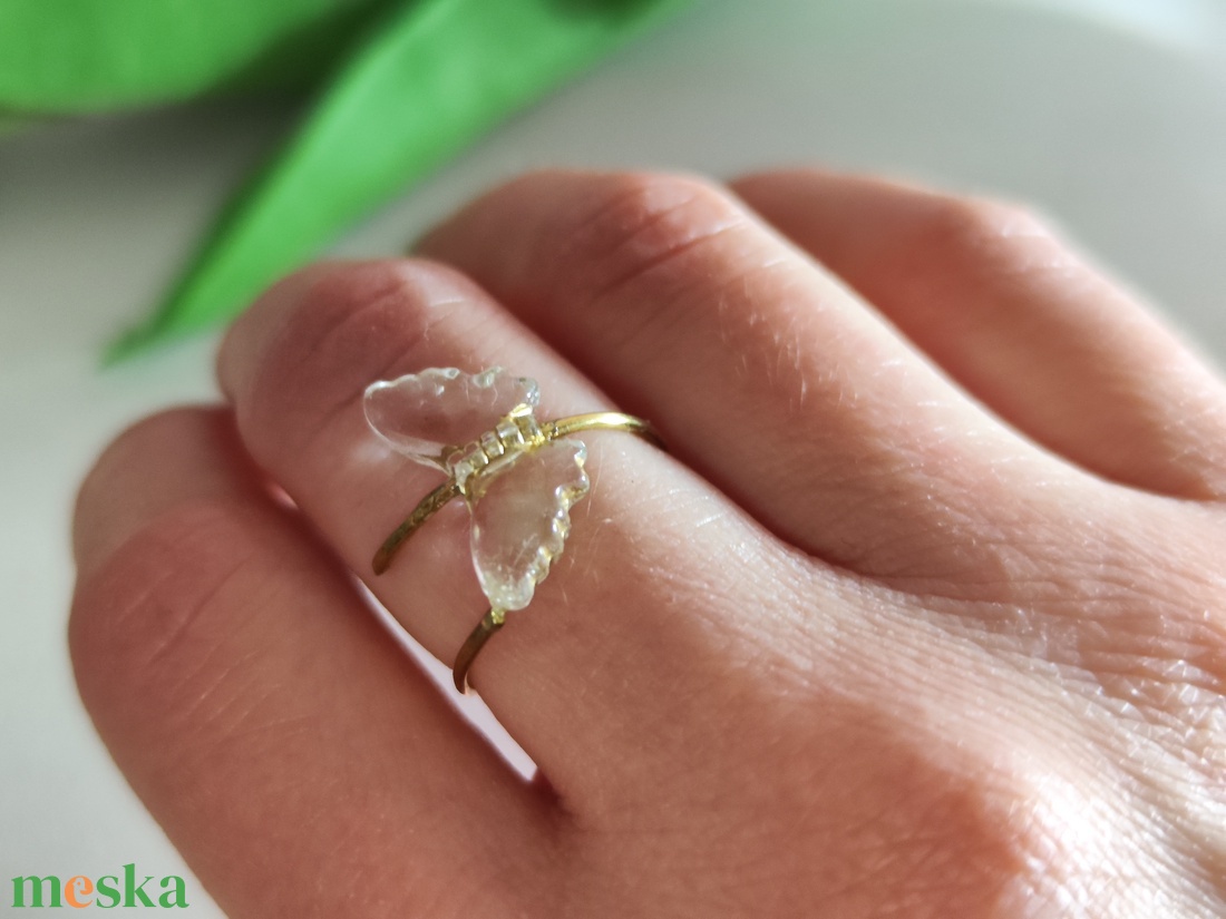 Egyedi pillangó gyűrű � kalapált sárgaréz huzalból, állítható! - ékszer - gyűrű - figurális gyűrű - Meska.hu