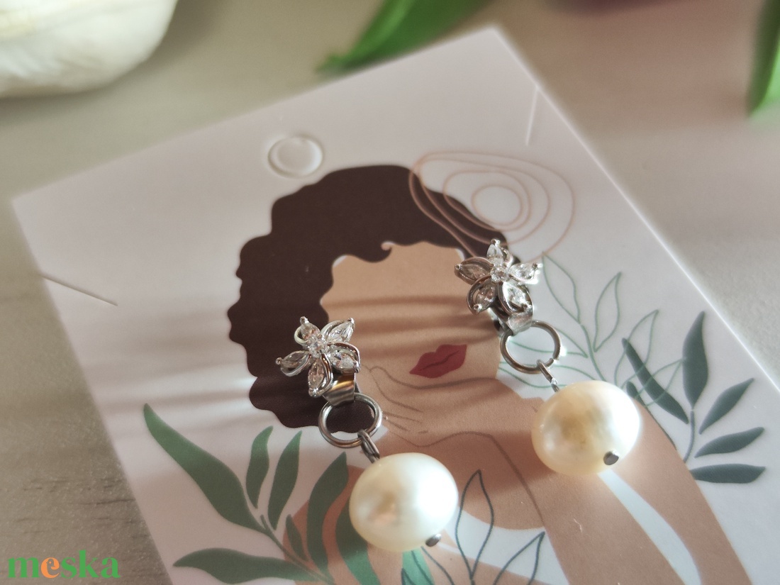 Egyedi S925 ezüst virágos fülbevaló 9 mm édesvízi gyönggyel! - ékszer - fülbevaló - lógós kerek fülbevaló - Meska.hu