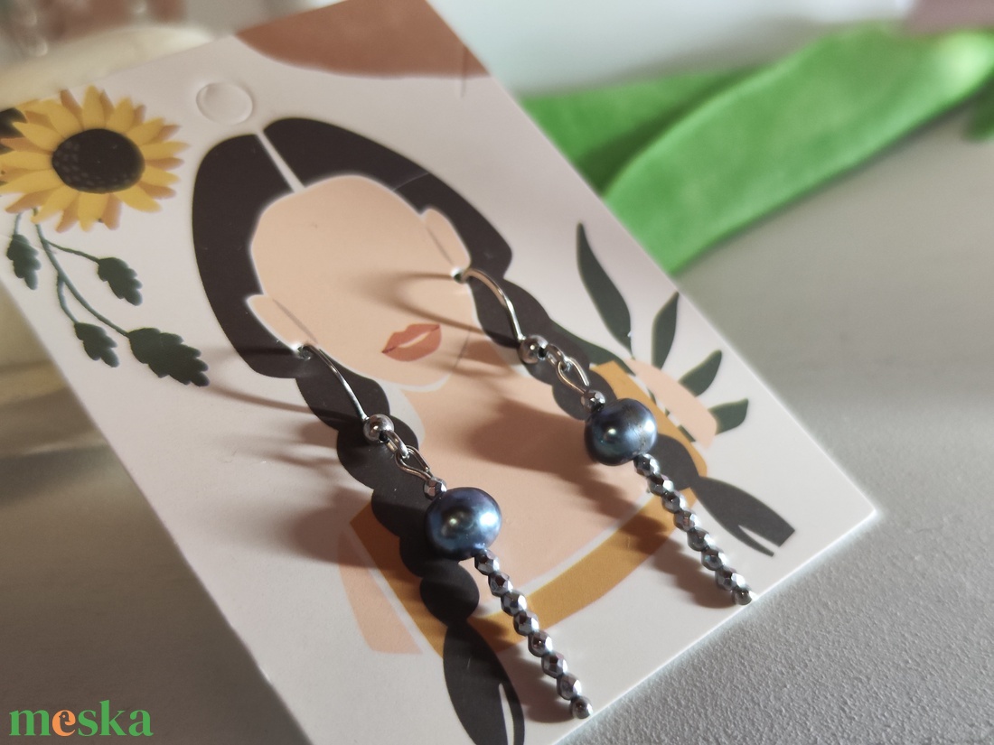 Tenyésztett gyöngy- hematit fülbevaló! - ékszer - fülbevaló - lógó fülbevaló - Meska.hu