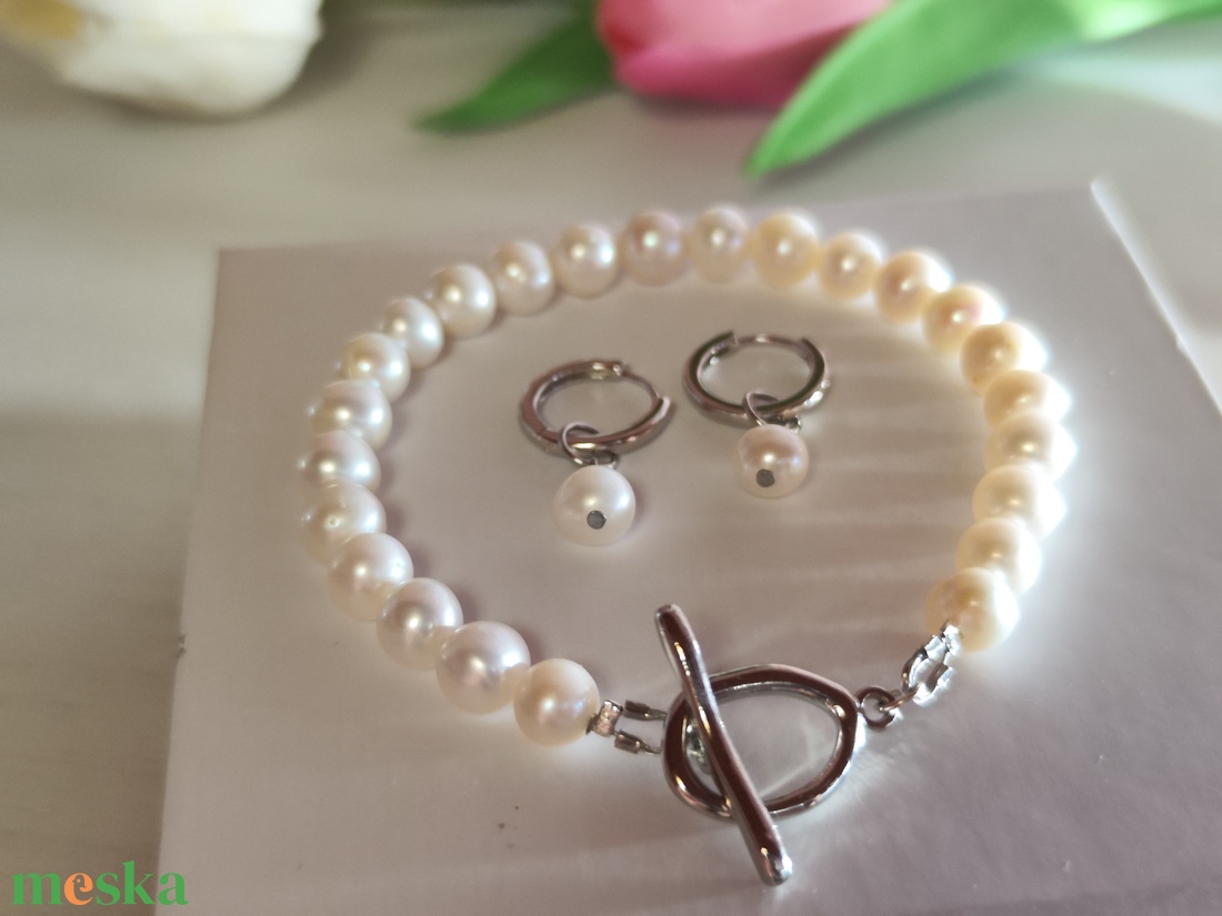 Elegáns gyöngyszett: S925 ezüst fülbevaló + karkötő � lágy fényű álom! - mágneses díszcsomagolásban! - ékszer - ékszerszett - Meska.hu