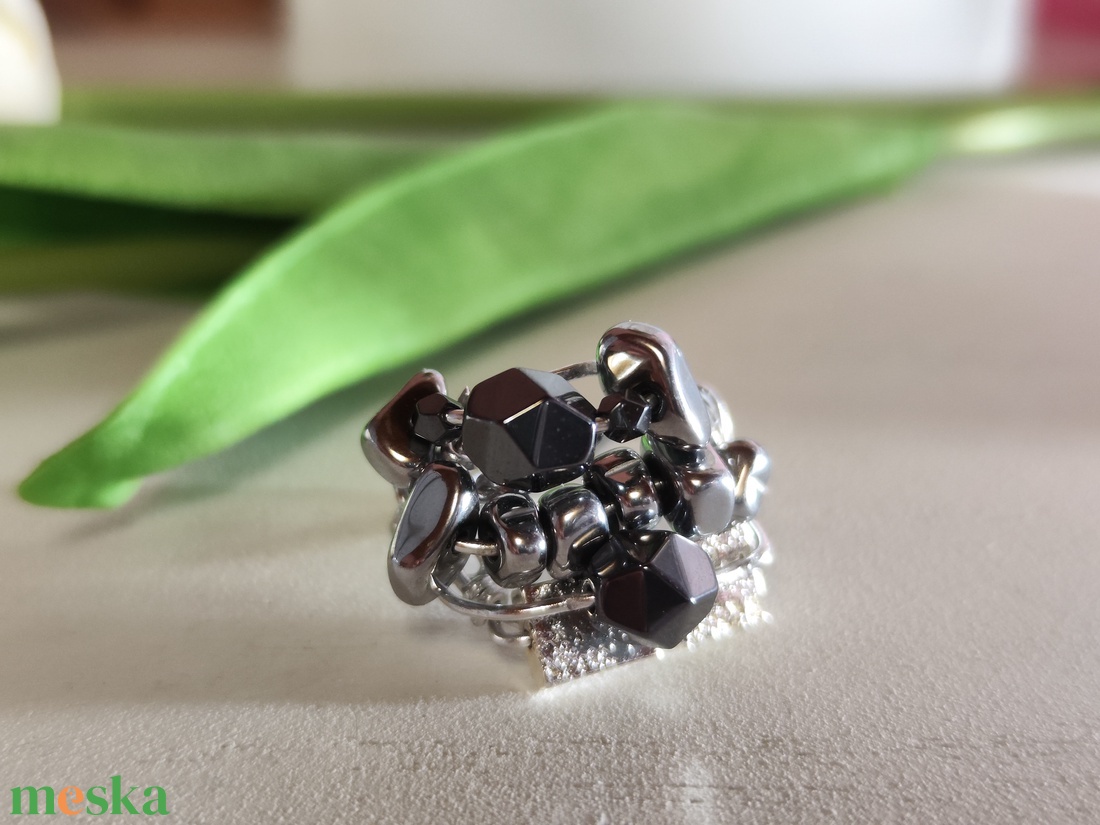 Egyedi, kézzel készült alumínium gyűrű hematit gyöngyökkel! - ékszer - gyűrű - statement gyűrű - Meska.hu