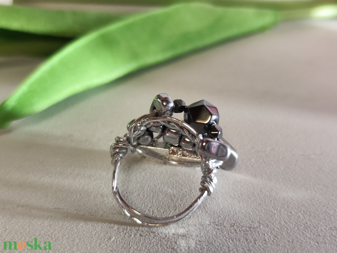 Egyedi, kézzel készült alumínium gyűrű hematit gyöngyökkel! - ékszer - gyűrű - statement gyűrű - Meska.hu