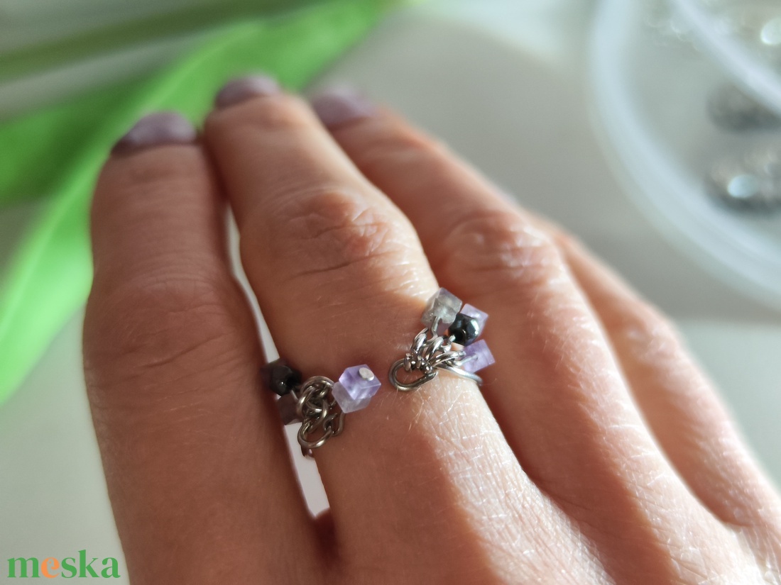 Kézzel készült ametiszt-hematit állítható gyűrű � nemesacél huzalból! - ékszer - gyűrű - gyöngyös gyűrű - Meska.hu