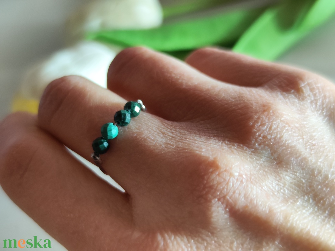 Egyedi malachit fazettált gyöngyös nemesacél gyűrű � 2026 trendi!  - ékszer - gyűrű - gyöngyös gyűrű - Meska.hu