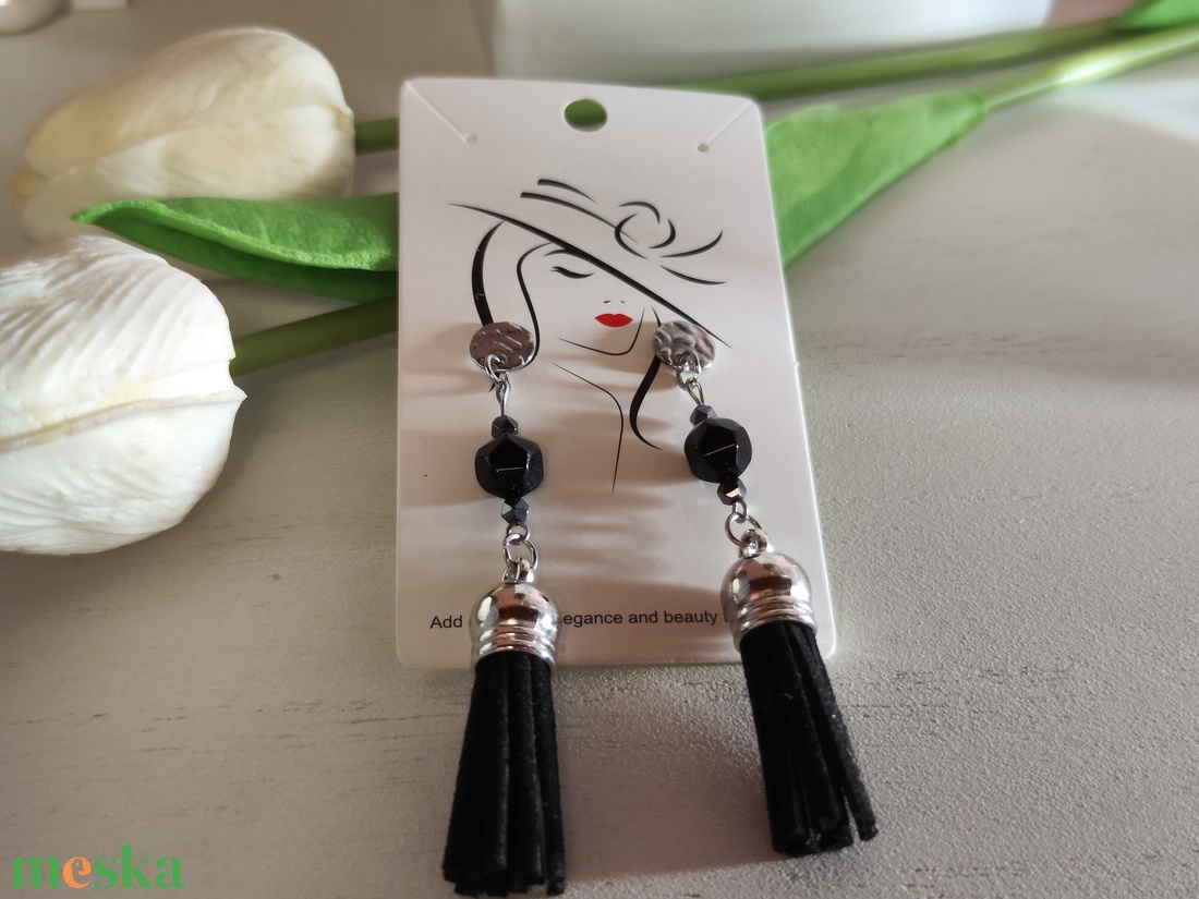 Nemesacél bojtos bedugós fülbevaló fekete ónix -hematit gyöngyökkel � 2026 legforróbb rojtos trendje! - ékszer - fülbevaló - rojtos fülbevaló - Meska.hu