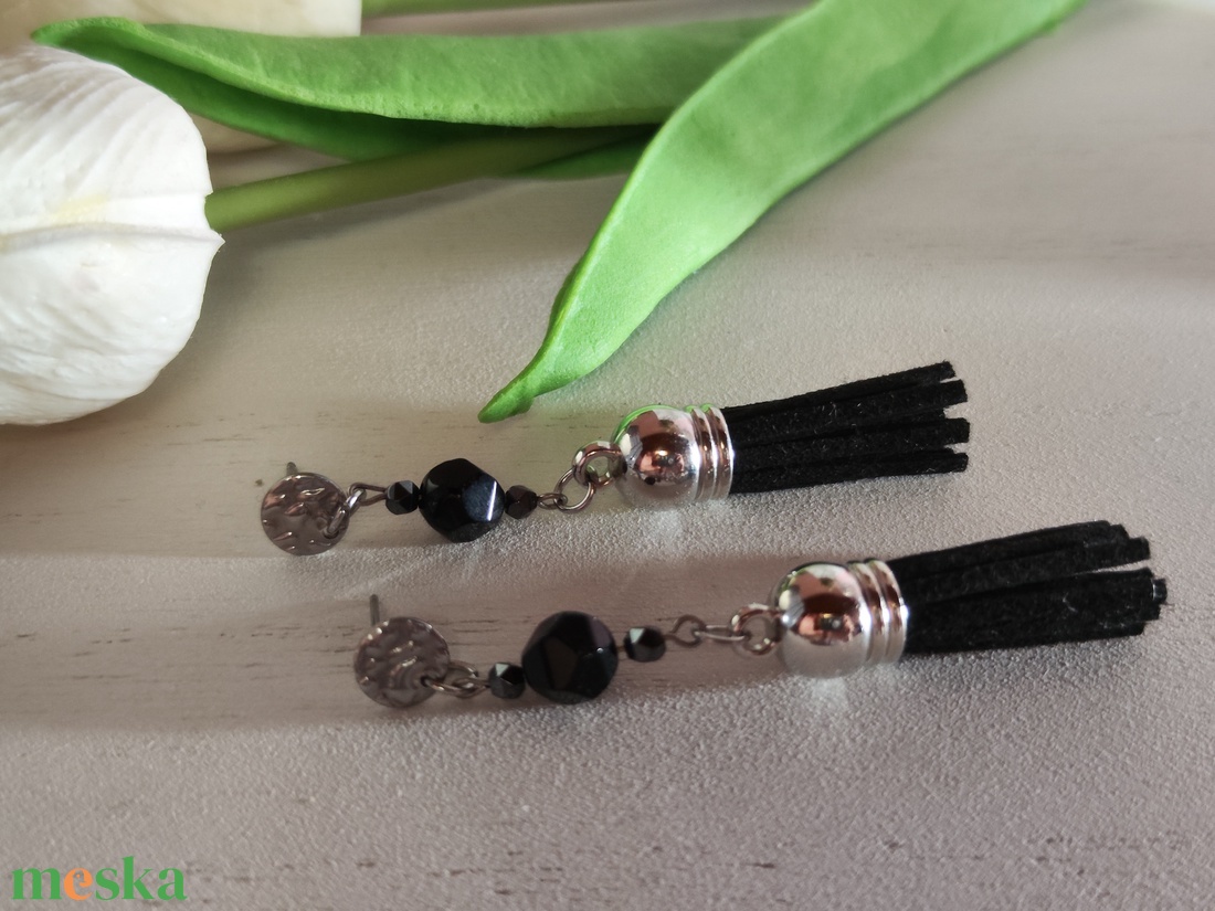 Nemesacél bojtos bedugós fülbevaló fekete ónix -hematit gyöngyökkel � 2026 legforróbb rojtos trendje! - ékszer - fülbevaló - rojtos fülbevaló - Meska.hu