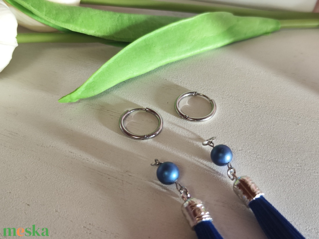 Nemesacél klasszikus karika fülbevaló levehető bojtos kagylógyönggyel! - ékszer - fülbevaló - rojtos fülbevaló - Meska.hu