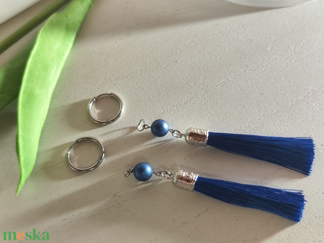 Nemesacél klasszikus karika fülbevaló levehető bojtos kagylógyönggyel! - ékszer - fülbevaló - rojtos fülbevaló - Meska.hu