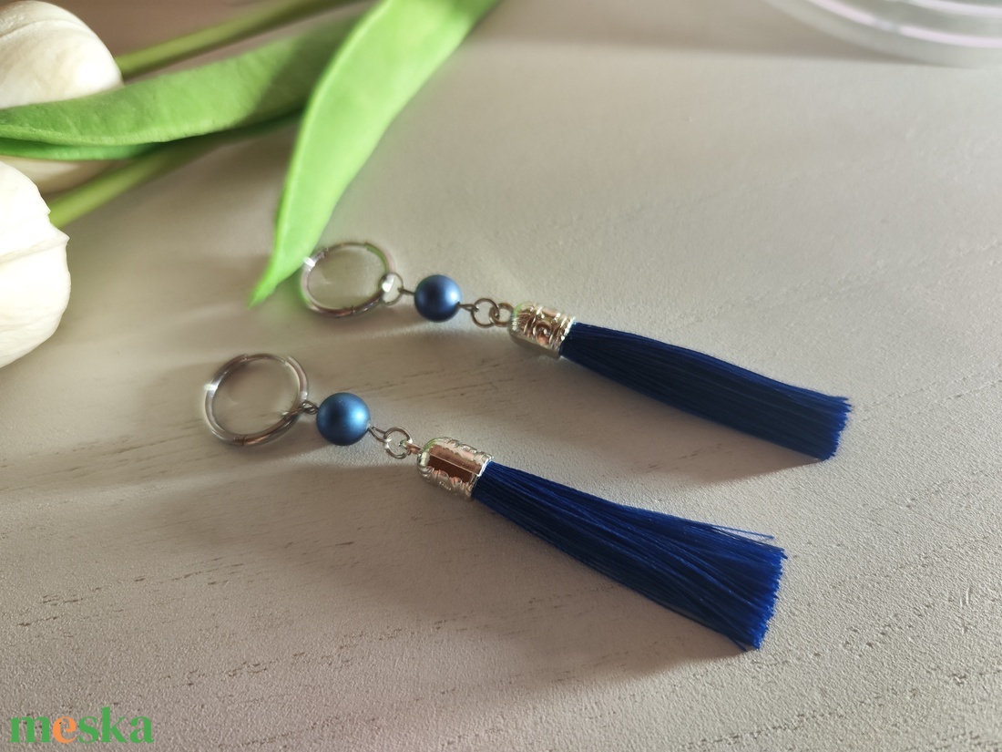 Nemesacél klasszikus karika fülbevaló levehető bojtos kagylógyönggyel! - ékszer - fülbevaló - rojtos fülbevaló - Meska.hu