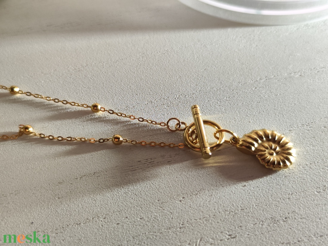 Tengeri elegancia: Nemesacél nyaklánc csiga medállal! - ékszer - nyaklánc - medálos nyaklánc - Meska.hu