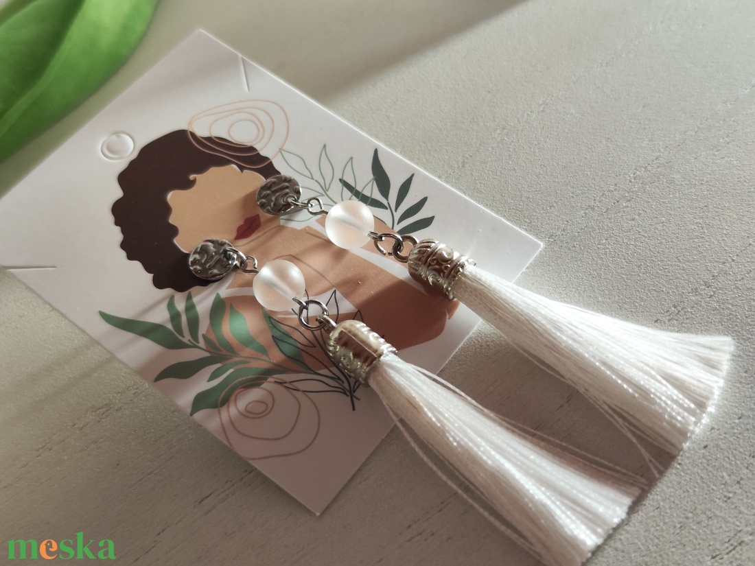 Lógó bojtos fülbevaló matt hegyikristály gyönggyel � elegáns, bohém stílus! - ékszer - fülbevaló - rojtos fülbevaló - Meska.hu